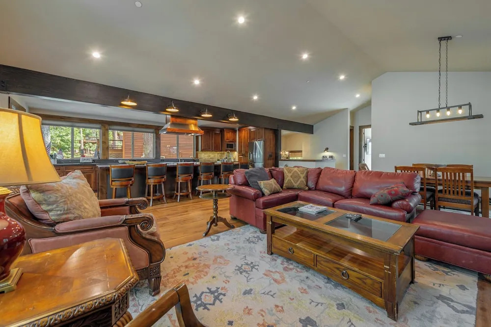 4BR Home w/ 2 Decks, Near Lake & Ski Resorts