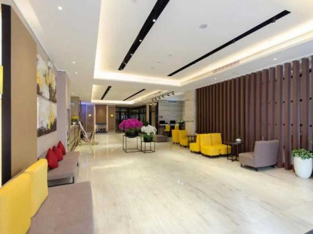 Home Inn Plus Wuhan Xiaopinmao Xudong Metro Station