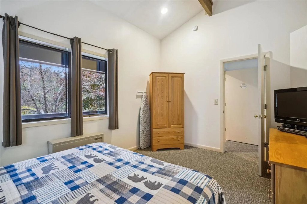 Deluxe Two Bedroom Suite on 2nd floor with outdoor heated pool 20708