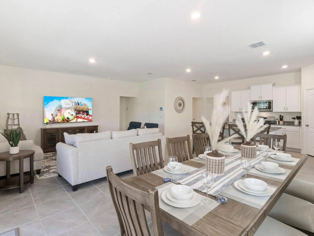 Upstay - Solterra Resort Home w Hot Tub and Pool, Davenport