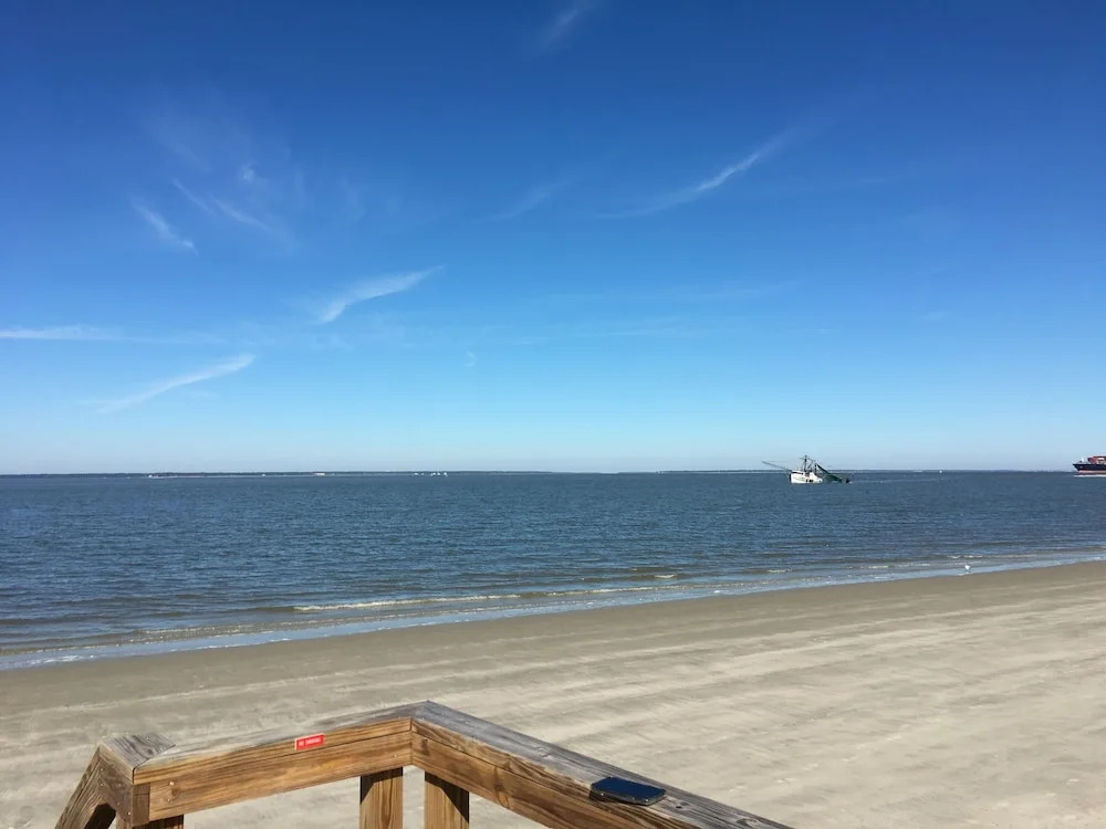 New Listing! Beachside W/ Bay Views & Pool 2 Bedroom Condo