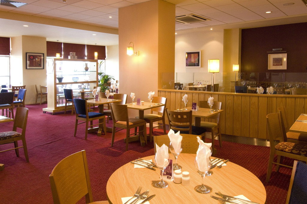 Premier Inn West Bromwich Town Centre - New Square