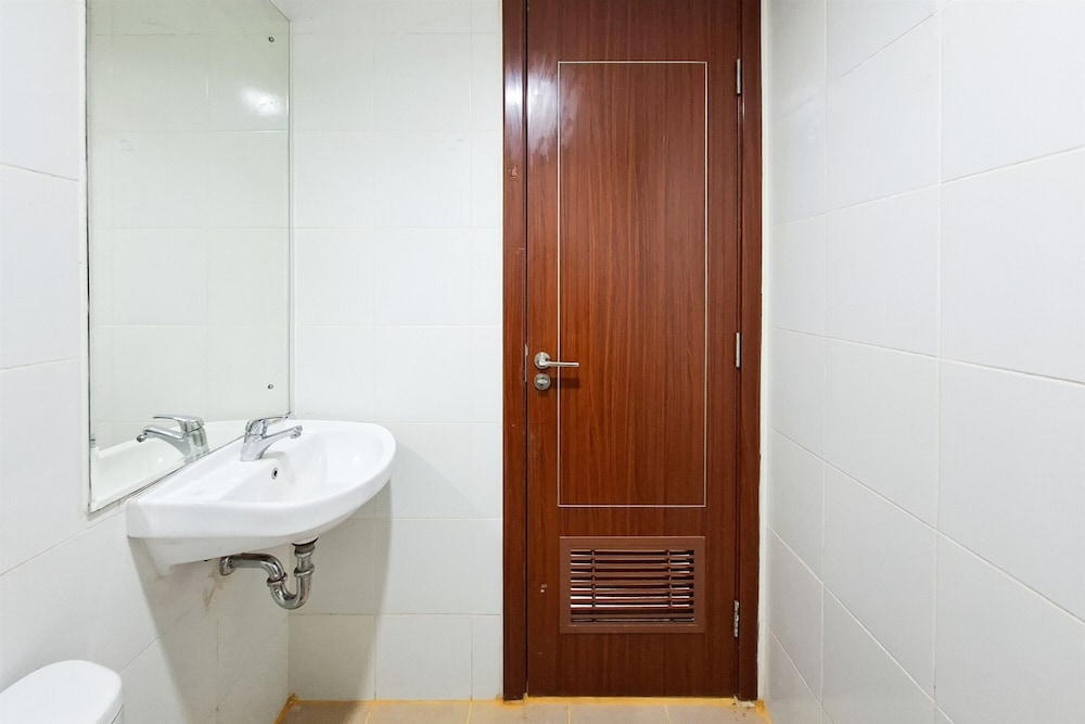 Studio Apartment Near Bojong Indah Station At Vittoria Residence