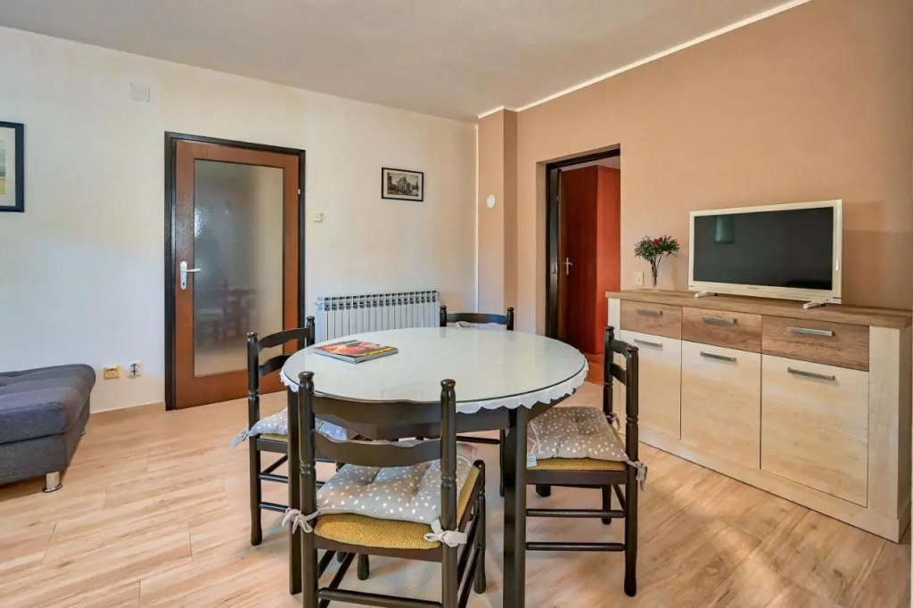 Iby Apartment