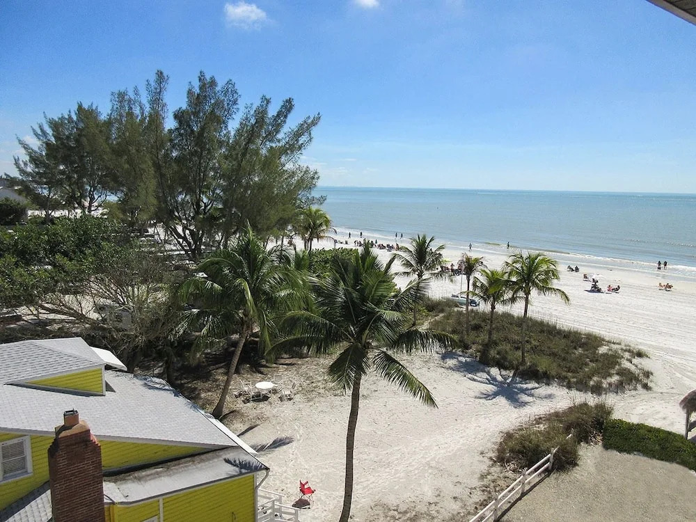 Estero Sands 103 2 Bedrooms 2 Bathrooms Condo