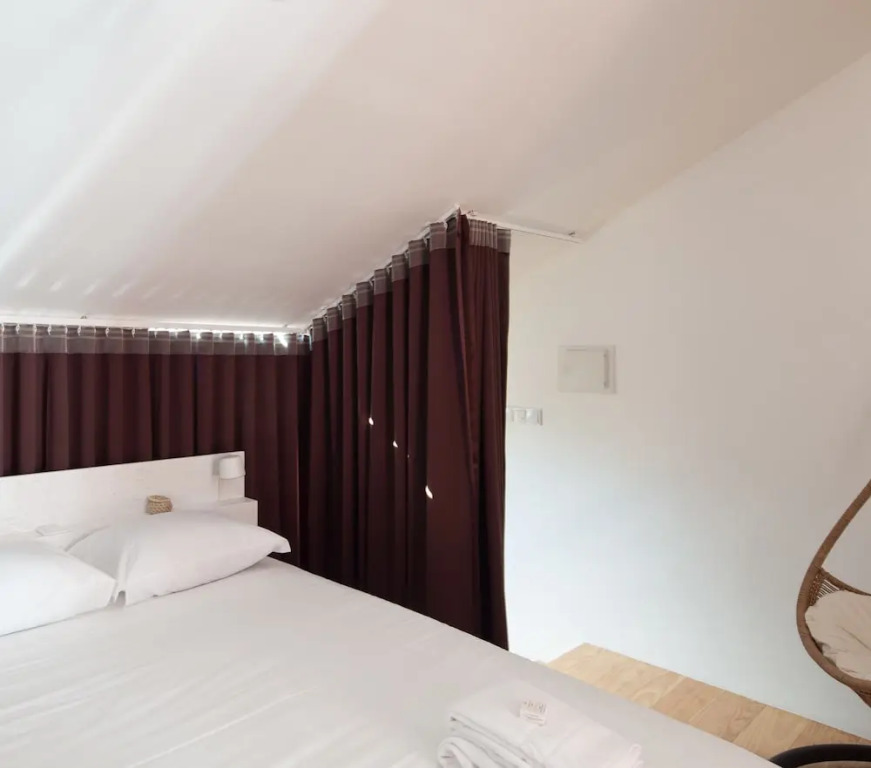 7 Gaia Roaster Apartments