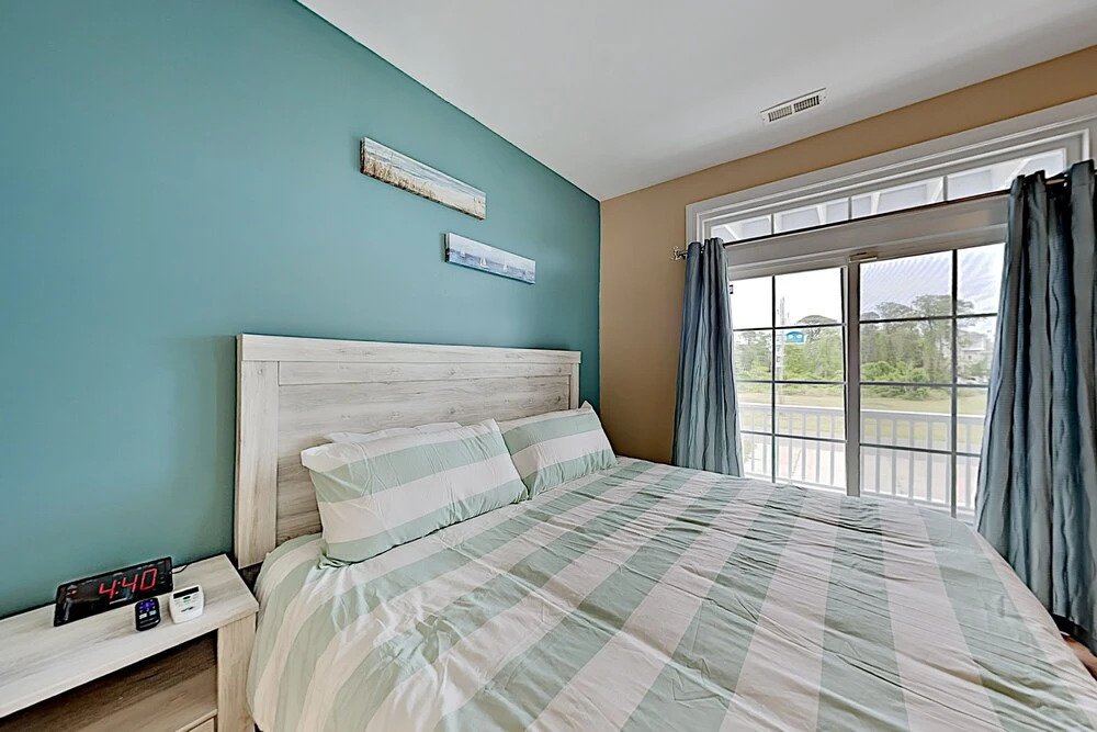 Expansive W/ Elevator - 4 Blocks To Beach 5 Bedroom Condo