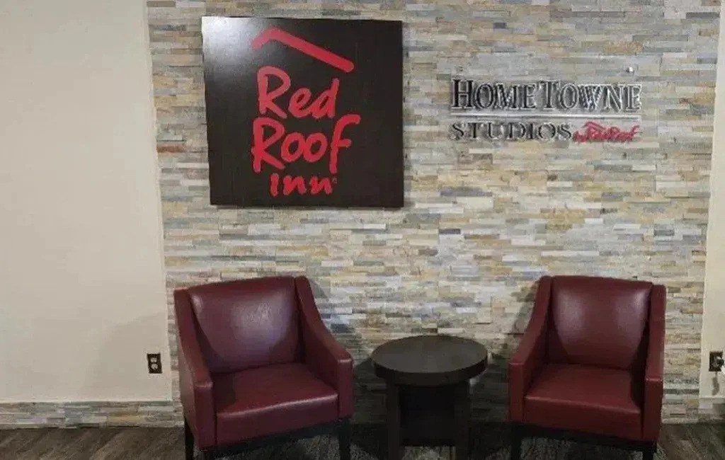 HomeTowne Studios by Red Roof LaGrange