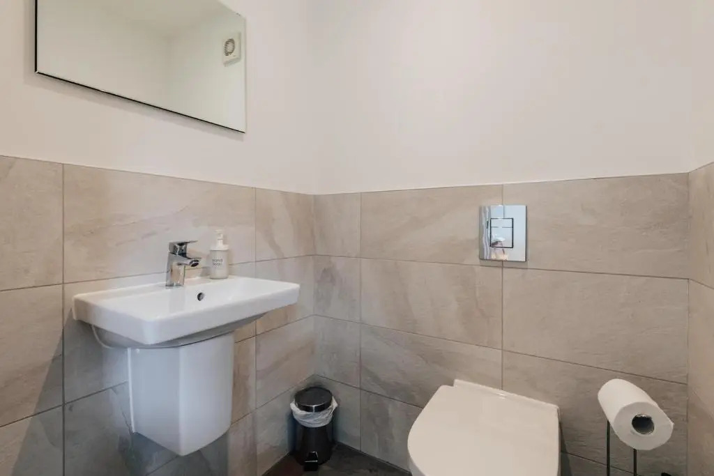 Redland Stay In Bespoke Home 1 of 2
