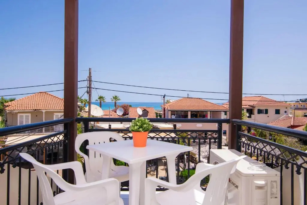 SunBliss Studios & Apartments