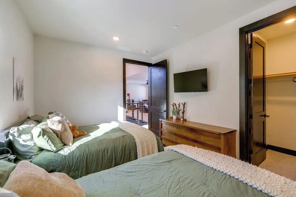 Luxe Soda Springs Retreat: Modern & Spacious!