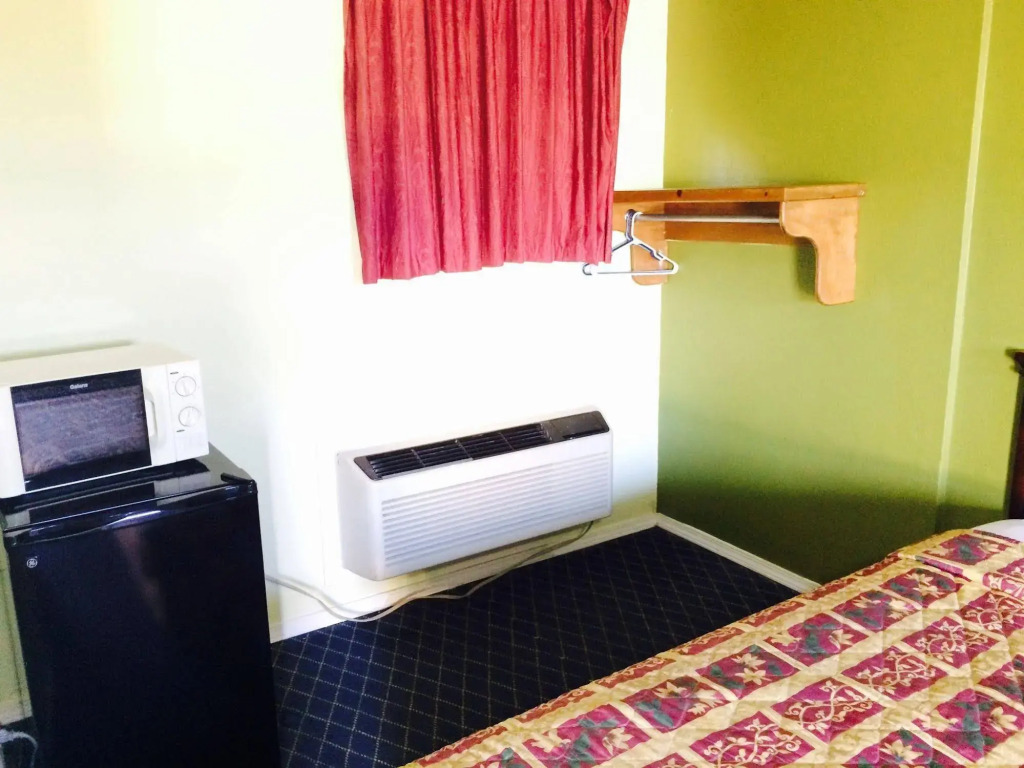 Super Inn & Suites