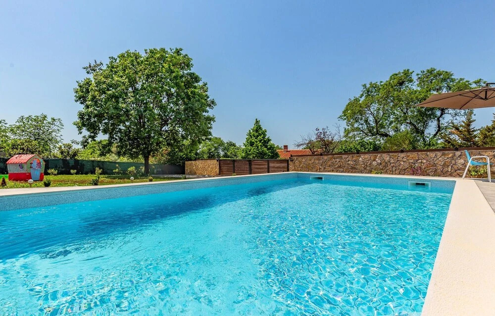Amazing House With Pool
