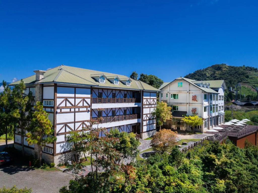 Jun Yue Hanging Garden Resort