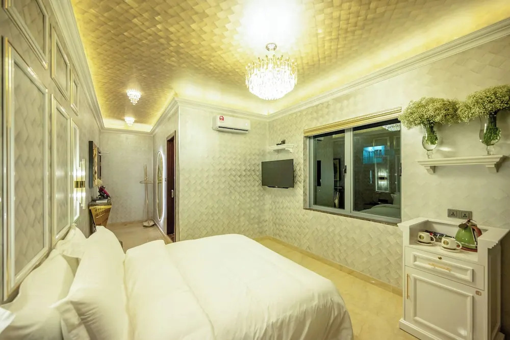 Ritz Residence - A Member of The Luxury Hotel Group