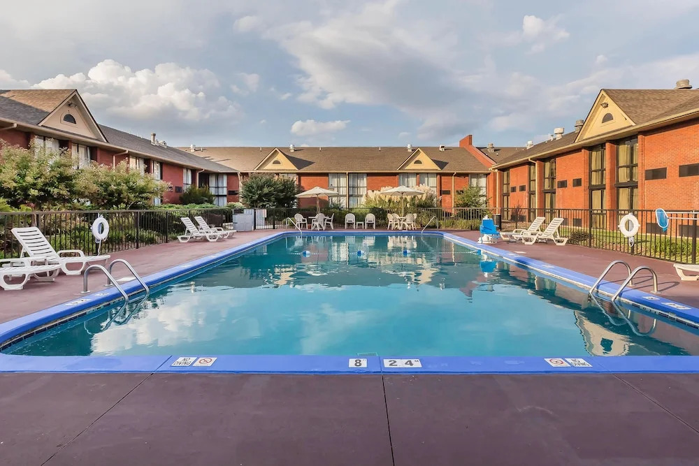 Clarion Inn