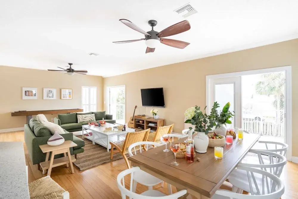 Hourglass by Avantstay Chic Beach Getaway w/ Pool & Two Large Balconies