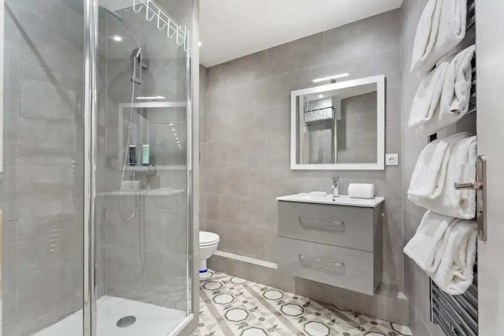 Modern Cosy 1-Bed Apartment Sleeps 6, in Paris