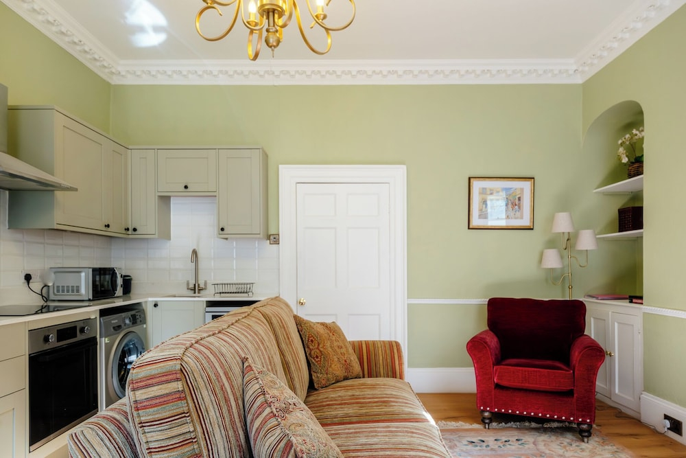 Stunning 1 Bedroom Flat in Central Bath