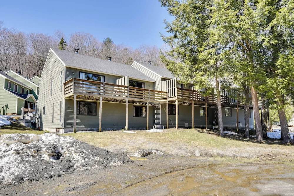Relaxing Mountain Refuge: 4 Miles to Mt Snow!