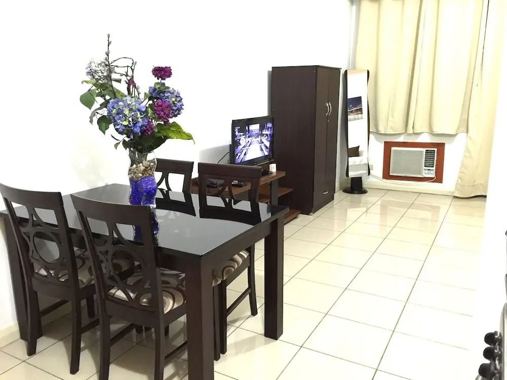 Robinsons Studio W Balcony Rpr02