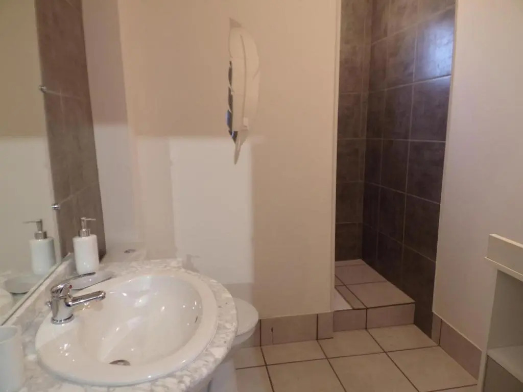 Maison contemporaine 3 niveaux à Vaumas, près de Moulins - FR-1-489-160