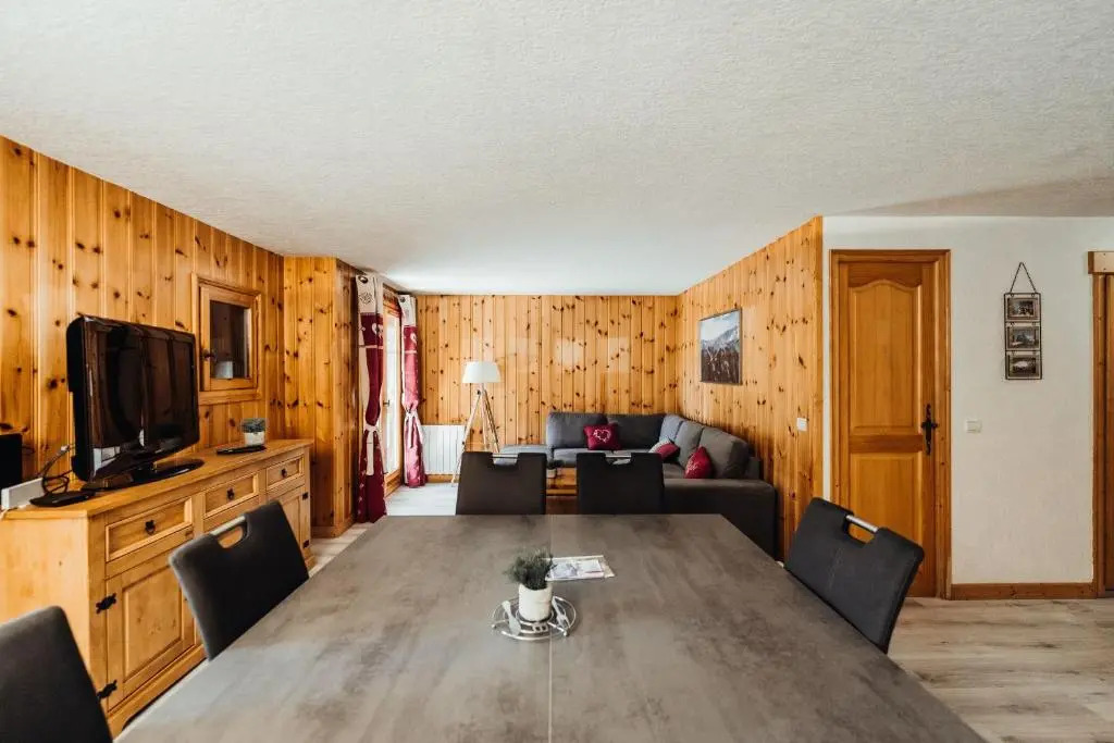 Charming apartment with balconies 5min from the Bettex gondola
