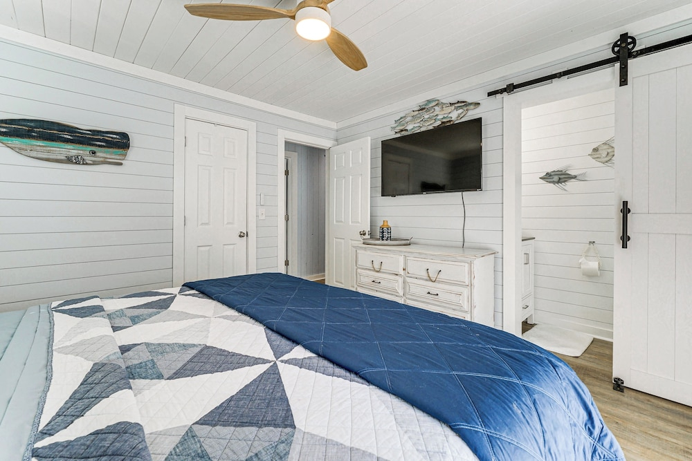 < 1 Mi to Beach: Oak Island Retreat w/ Swim Spa!