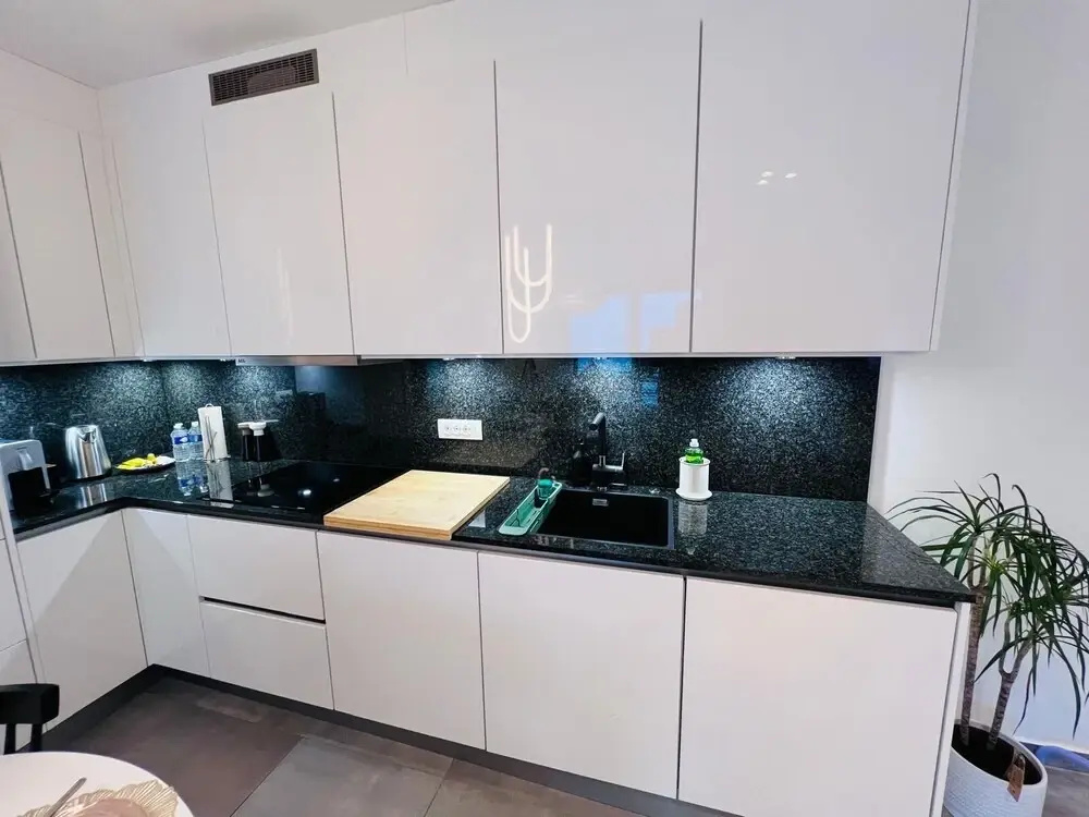Lovely 1 bedroom flat w balcony&parking