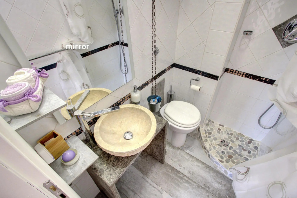 VOMERO-ROSSINI restored, 4 pax, 2 bath, wifi, aircond
