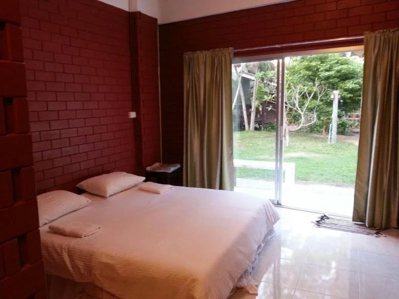 Thap Sakae Hotel