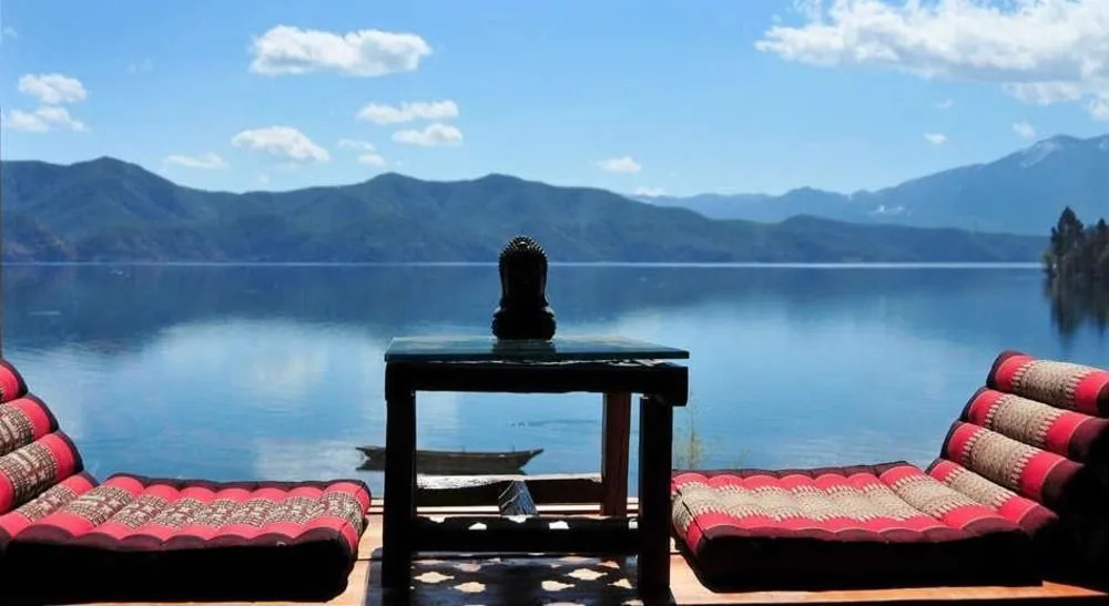 Luguhu Bense Inn