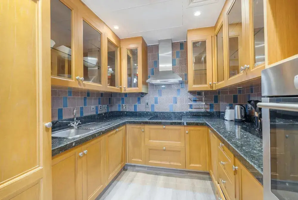 Magnificent 1 BR Apt Situated on a Prime Location