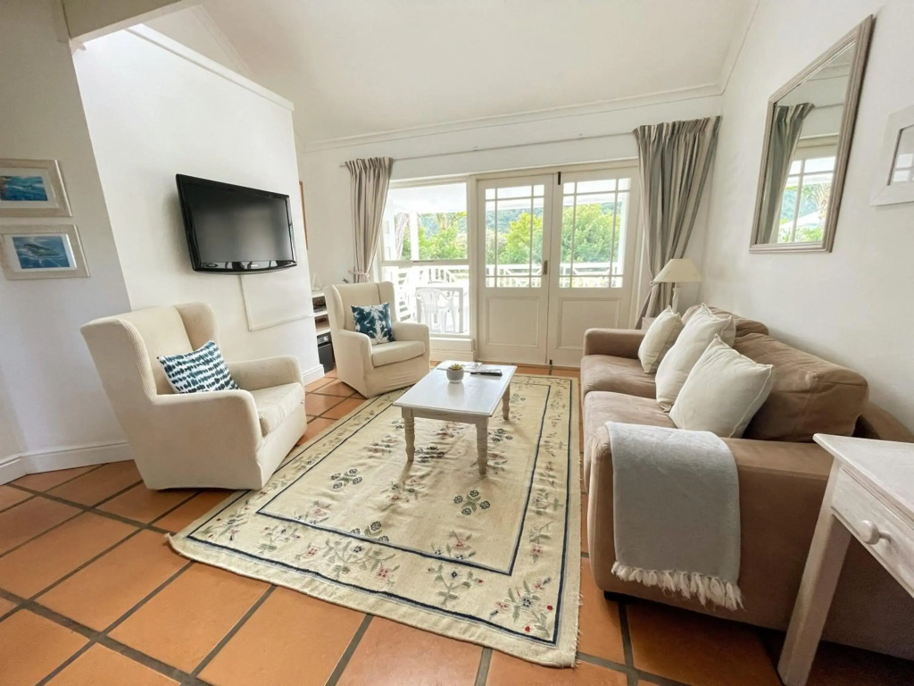 The River Club Loft - 6 sleeper, Swimming Pool, 2 min to Robberg Beach