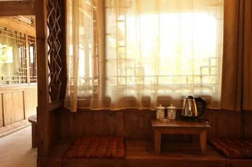 Huaqian Yuexia Inn Lijiang