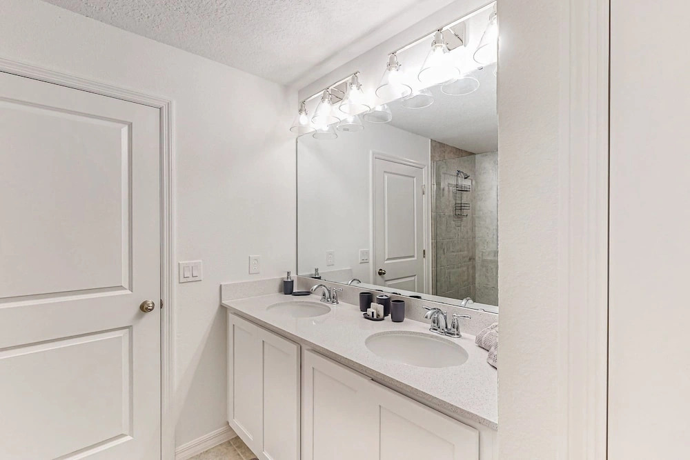 No Worries Retreat Disney-themed Townhouse in Davenport With Resort Amenities