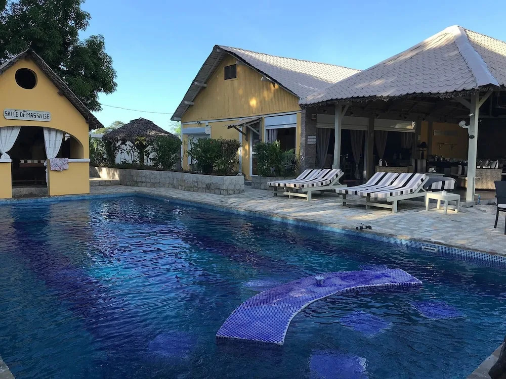 Wonderful Poolside Bungalow Perfect for 2 People