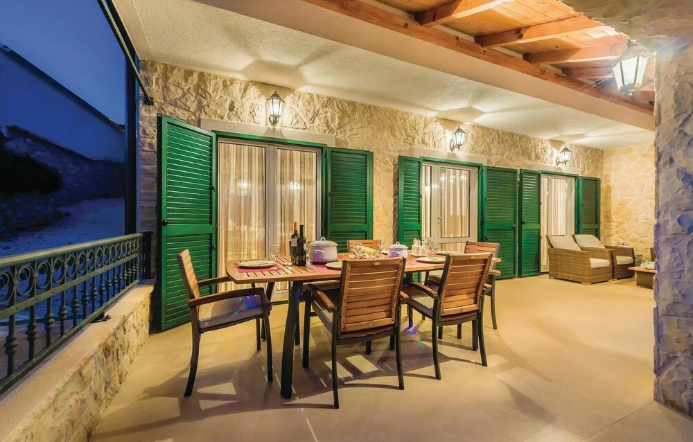 Beautiful Home in Dubrava With Wifi and 6 Bedrooms