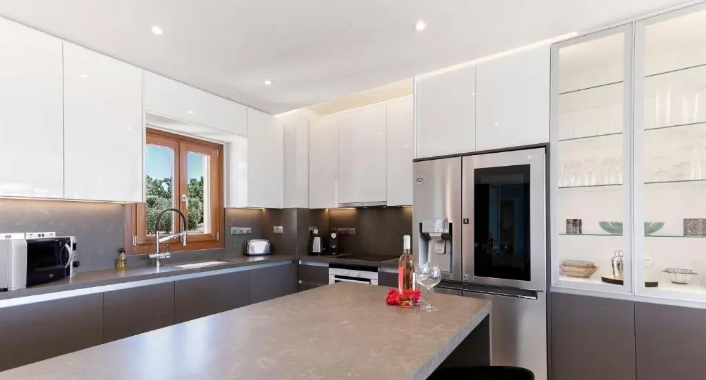 Modern apartment NZ11 large balconies with Sea and Mountain Views