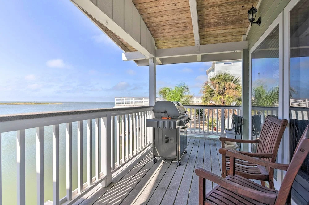 Waterfront Deck: Charming Galveston Home!