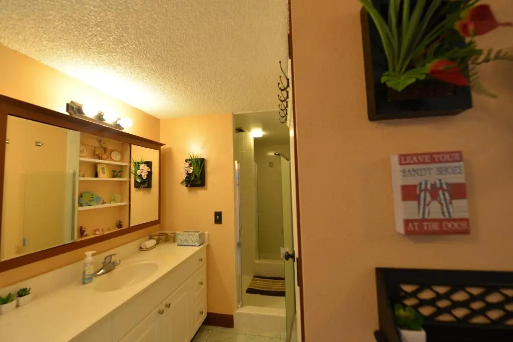 Jennys Pineapple Cottage