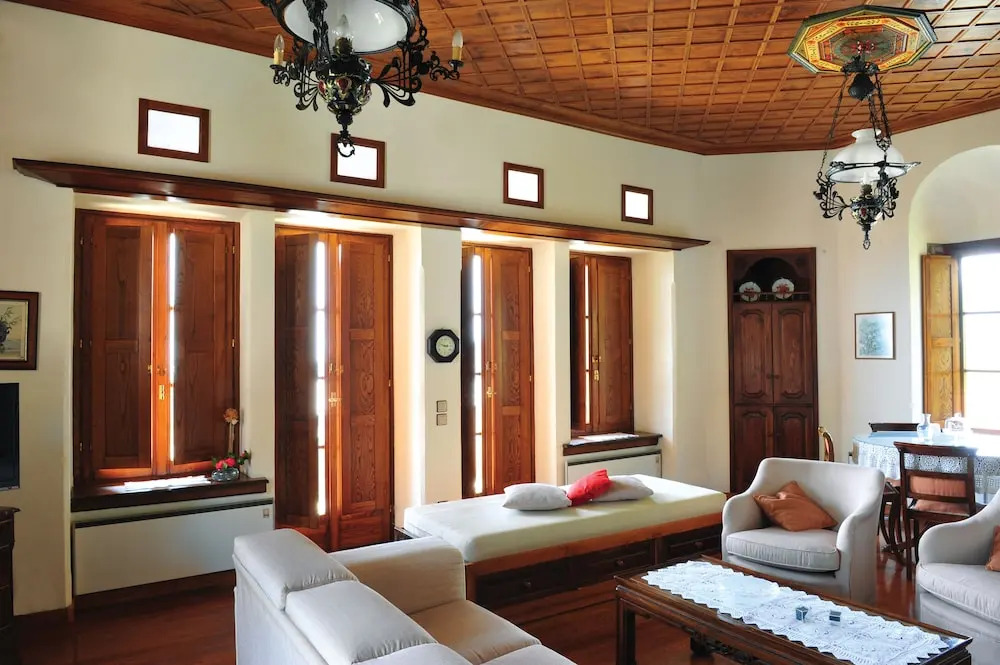 The Fountainhead Historic Chalet by JJ