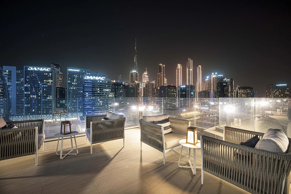 Waves - The Suite Dubai Luxury Studio Waterfront Living
