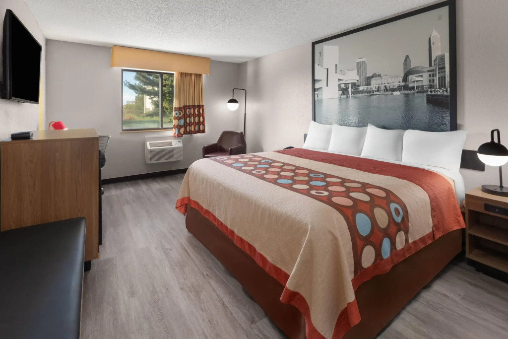 Super 8 by Wyndham Kent/Akron Area