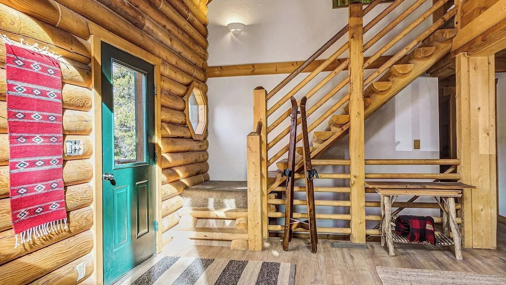 Blue River Hideaway by Avantstay Log Cabin + Hot Tub + Firepit + Deck Mountain Views + Deck Near Quandary 14er + Trailheads + Alpine Lakes