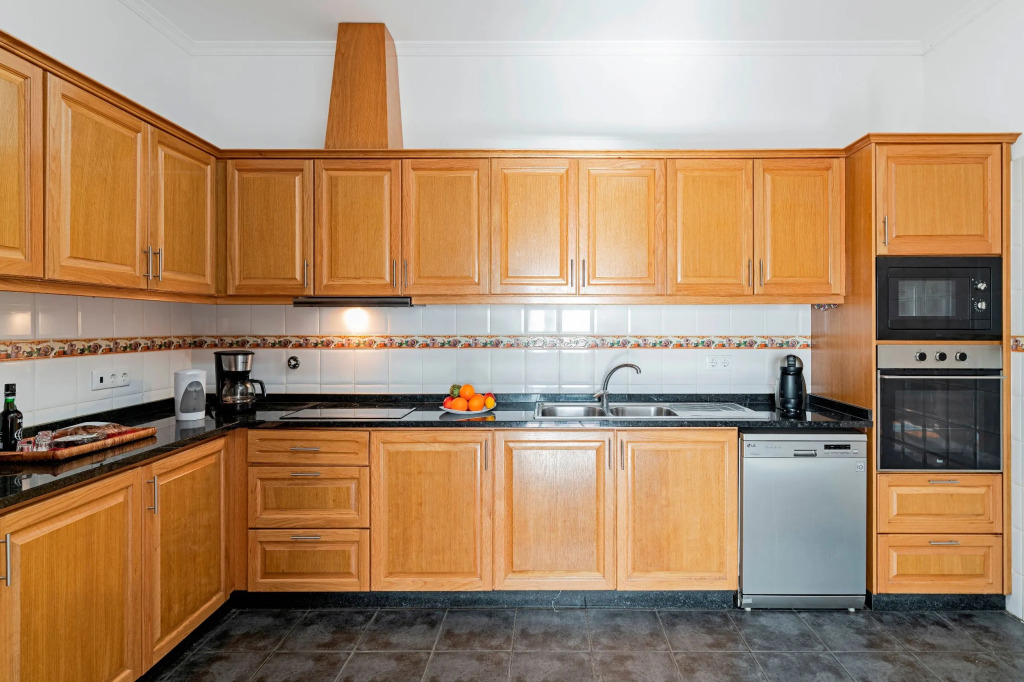 Secluded Tranquil Spacious Villa, Stunning Views, Heated Pool & A/C Theo'S