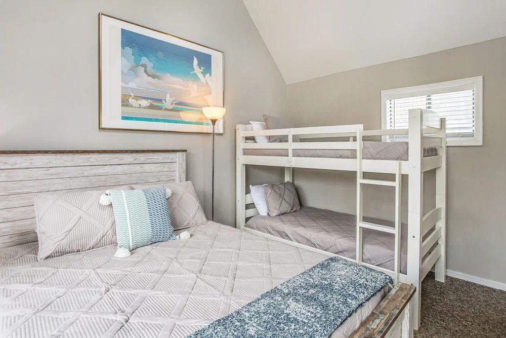 1 Block to Beach: Myrtle Beach Condo w/ Pool!
