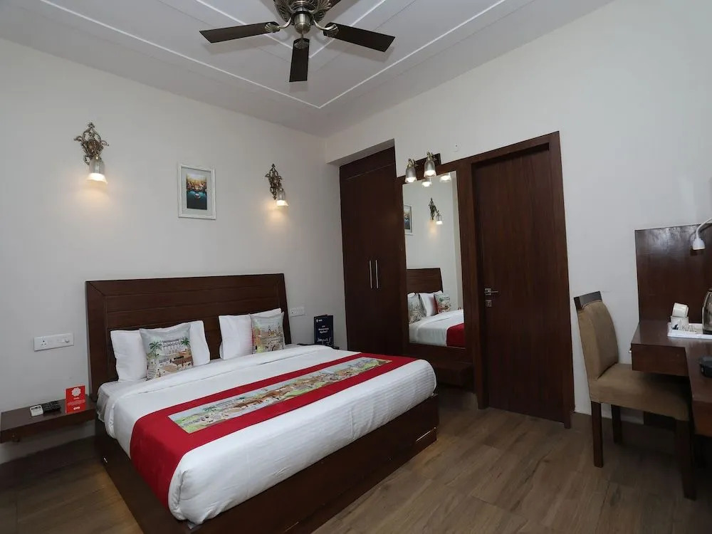 OYO 10380 Hotel The Green Majestic