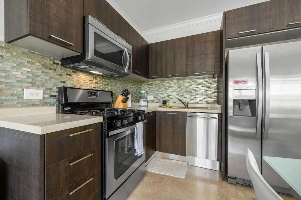 One Bedroom w Amazing Views GYM Resort Amenities