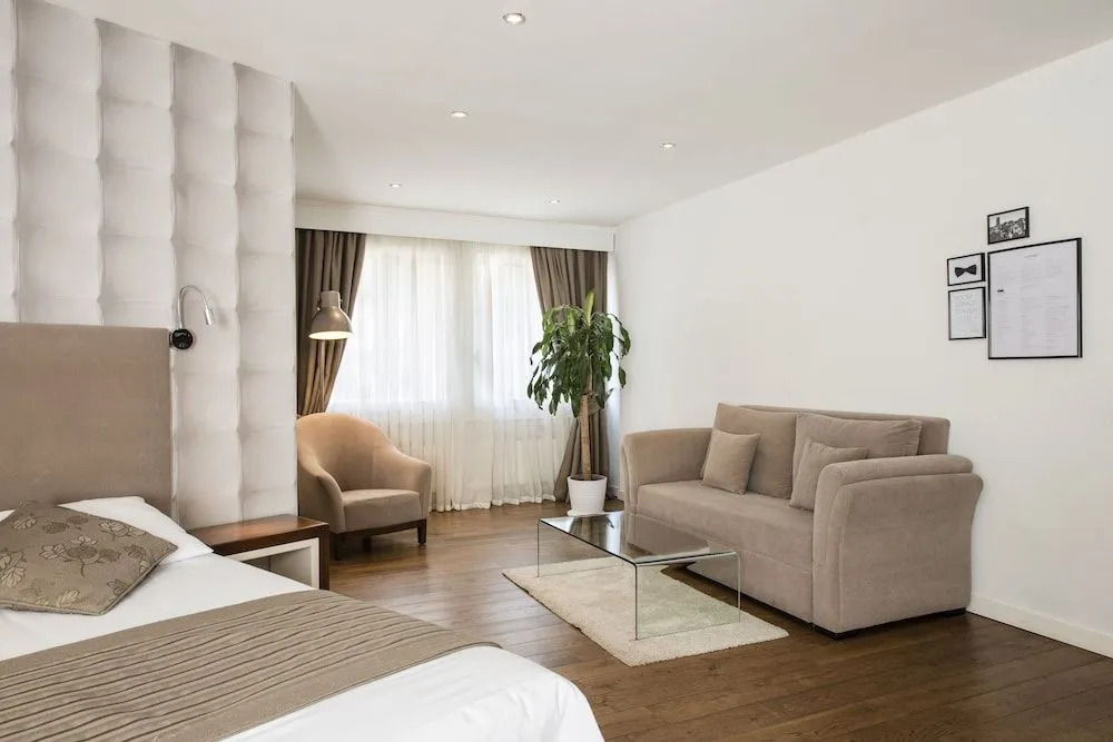 Hotel Alpha